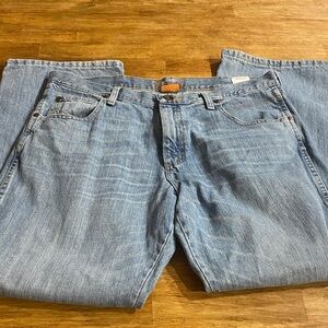 Wrangler men’s Light Blue Relaxed Fit Jeans size 36x32